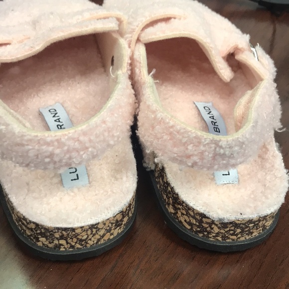 Lucky Brand Girls Pink Sherpa Clogs size 2 NWOT - Picture 6 of 6
